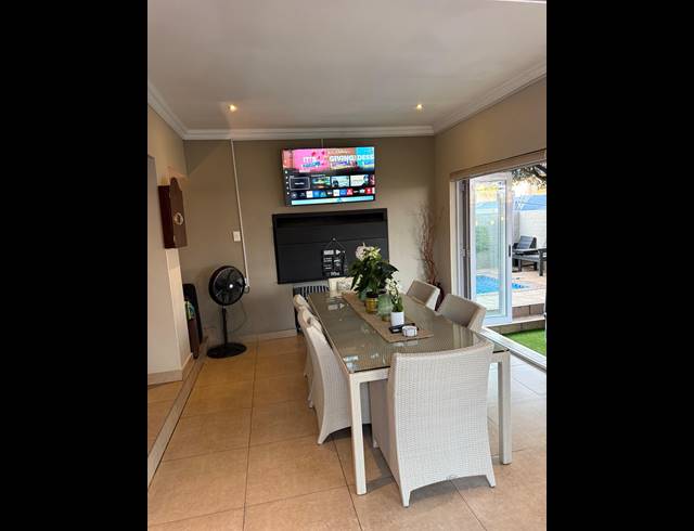 4 BEDROOM TOWNHOUSE FOR SALE IN CASHAN